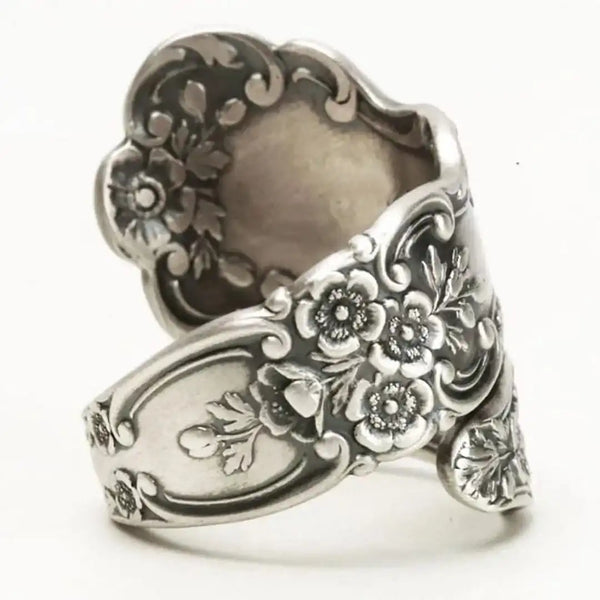 Antique Engraved Flower Pattern Ring