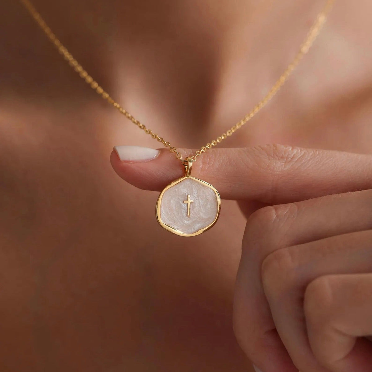 Vacker Cross Necklace