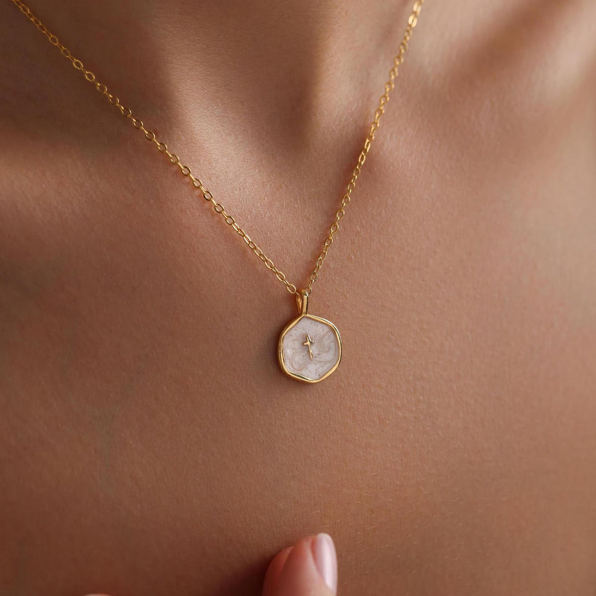 Vacker Cross Necklace